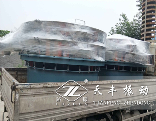 寧夏TS2000振動篩已發(fā)貨,丁經(jīng)理請注意查收！